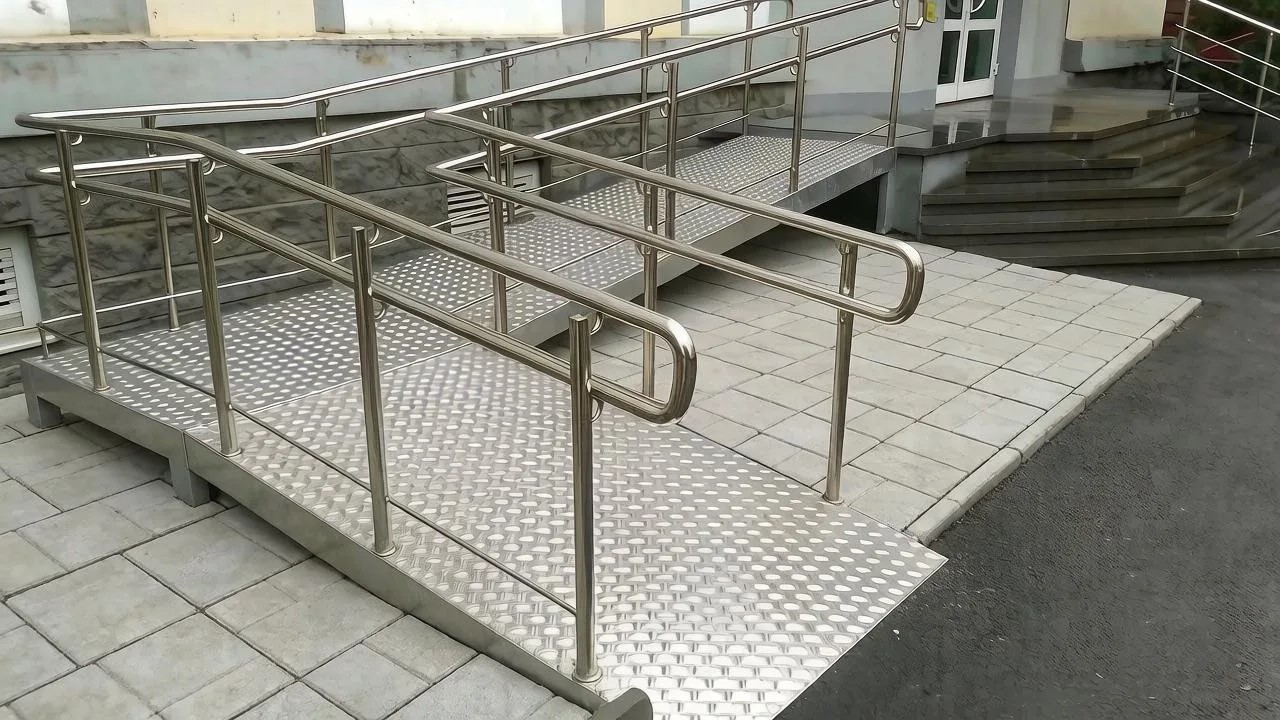 Фотография выполненного объекта с ограждениями